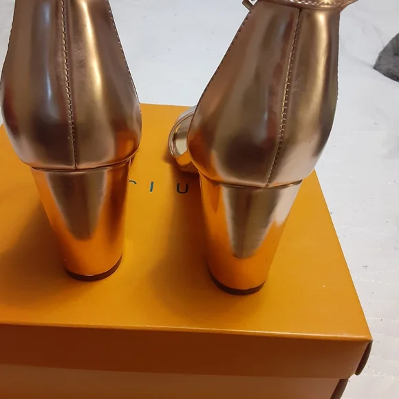 Metallic pink sandals - Picture 4 of 4